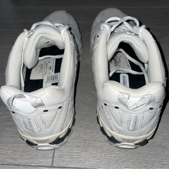 New Balance White and Black Sneakers with Chunky Midsole - Picture 8 of 12